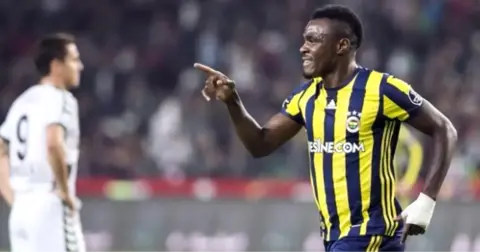 Colin Kazım'ı Yollayan Coritiba, Fenerbahçe'den Emenike'yi İstiyor