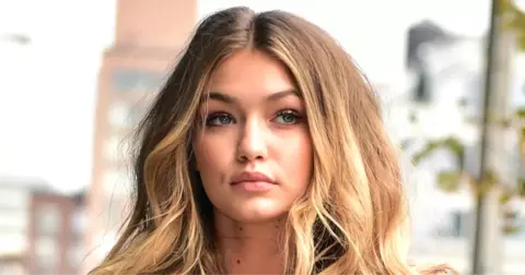 Dergi Kapağında Tesettürlü Poz Veren Gigi Hadid'e Tepki Yağdı