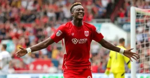 Galatasaray, 19'luk Gol Makinesi Tammy Abraham'ı İzleyecek