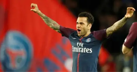 Dani Alves, İngiltere Premier Ligde Oynamak İstediğini Açıkladı