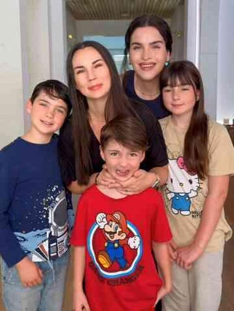 Kocası cinsiyet değiştirip kadın oldu! Çocukların artık 2 annesi var