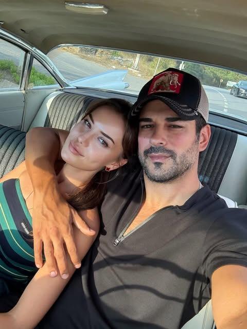 Fahriye Evcen'den Burak Özçivit'le romantik 'yaza veda' pozu