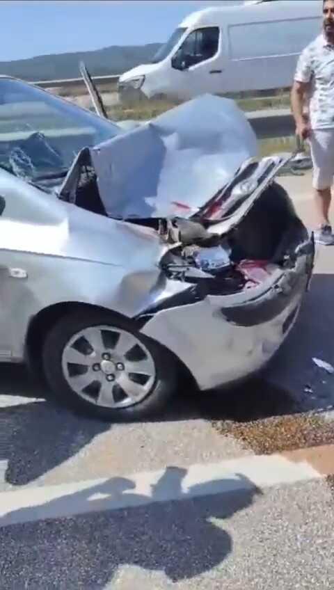 Bayram tatili yolunda zincirleme kaza: 11 araç birbirine girdi