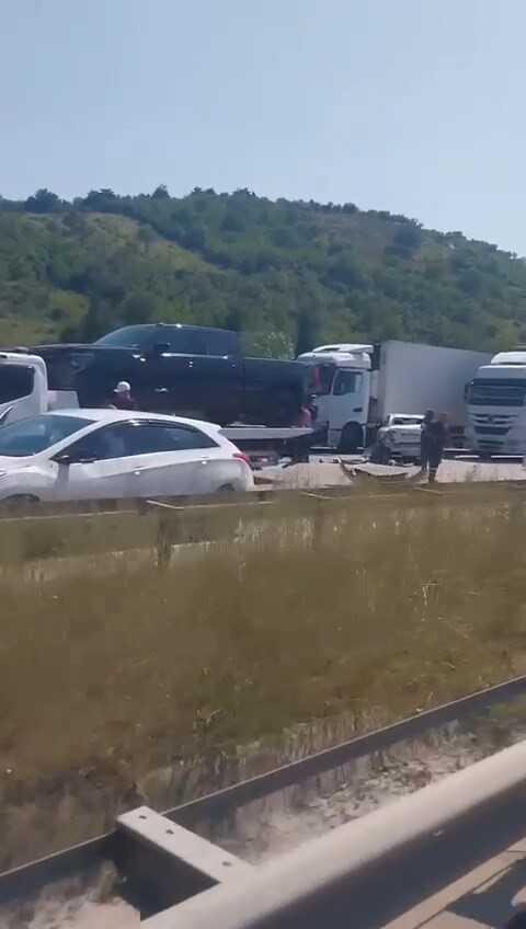 Bayram tatili yolunda zincirleme kaza: 11 araç birbirine girdi