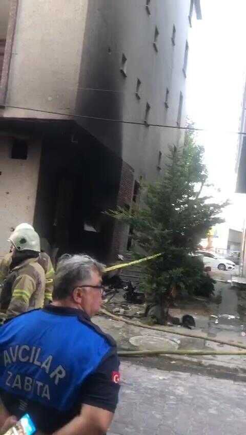 Avcılar'da metruk binada yangın çıktı: 3 ölü, 1 yaralı