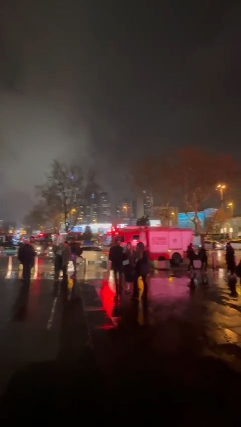 İstanbul'da AVM'de yangın: Çok sayıda ekip sevk edildi
