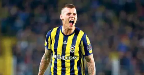 Fenerbahçe'nin Slovak Oyuncusu Martin Skrtel, 12 Gün Sahalardan Uzak Kalacak