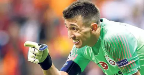 Galatasaraylı Oyuncular, Soyunma Odasında Muslera'ya Teşekkür Etti