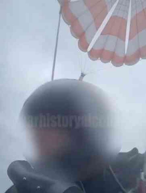 Uçağı vurulan Rus savaş pilotu, uçaktan atladığı anları videoya çekti
