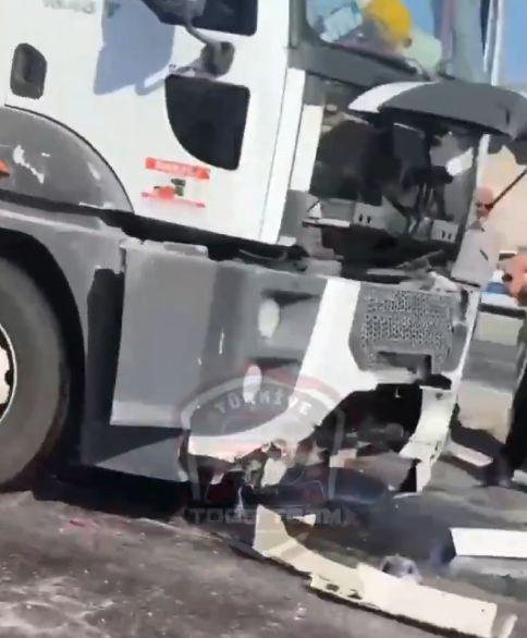 Koca tır, TOGG'a arkadan çarptı; her gören aynı yorumu yaptı