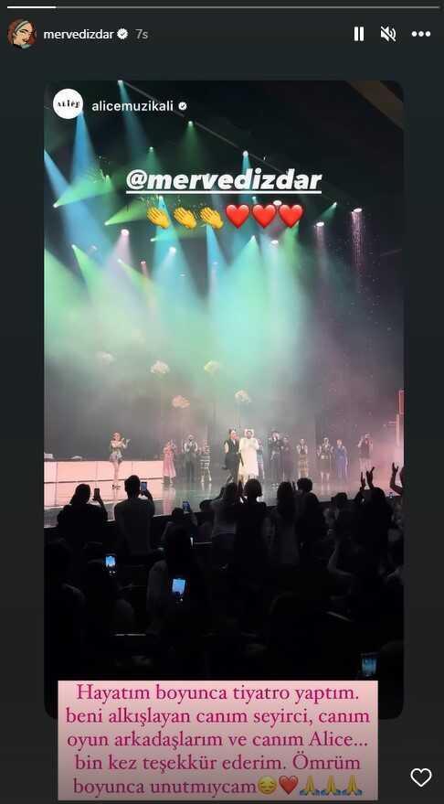 Cannes'dan ödülle dönen Merve Dizdar, rol aldığı Alice Müzikali'nde dakikalarca alkışlandı