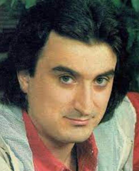 Volkan Konak gençlik resimleri ve açıklamaları!