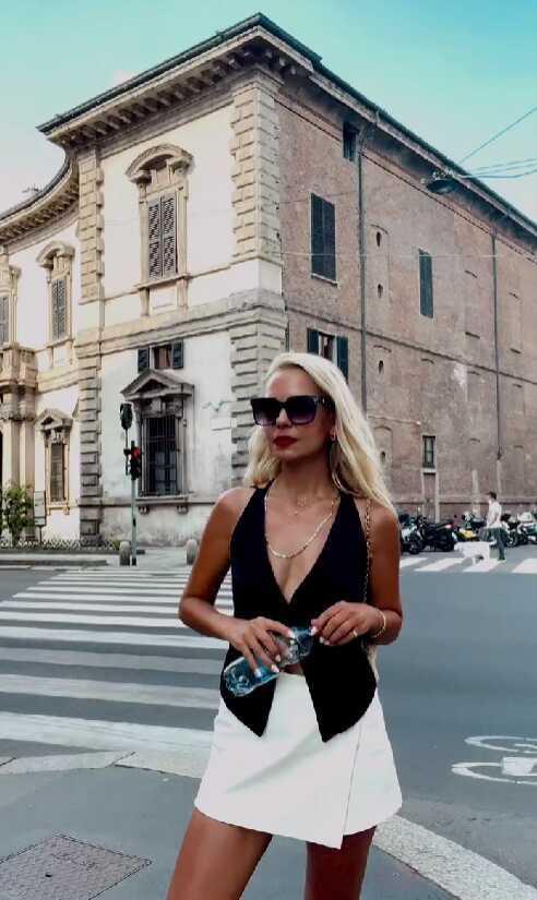 Ünlü sunucu Deniz Satar'dan 'Spor medyasından ekmek yiyen kadına bak' yorumuna tokat gibi cevap