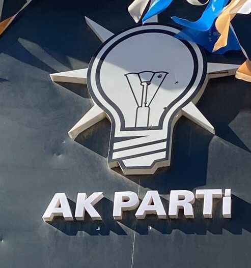 Son Dakika: AK Parti Çukurova ilçe binasına silahlı saldırı