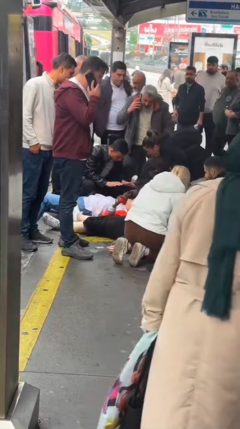 İstanbul'da metrobüs kazası: 1 ölü, 20 yaralı