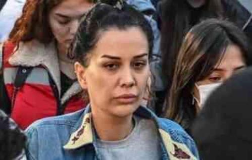 Dilan Polat çıkıyor mu? Dilan Polat, Banu Parlak duruşmasında ağladı mı? Nilda Polat'a dokunmak istedi, eşinin elini tuttu...