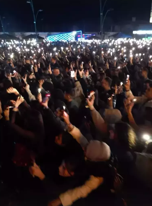 Blok3 Samsun Konserinde İzdiham ve Sahne Gecikmesi: Hayranlar ve Sanatçıdan Açıklamalar