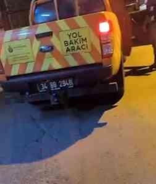 Ümraniye'de resmi araç ile yol kesen İBB çalışanları sürücüyü böyle darp etti