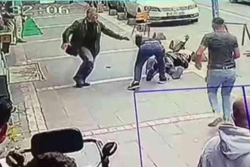 Borç tartışması vahşete dönüştü! Keserle önce kafasına sonra bacaklarına vurdu