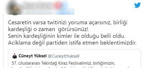 Melek Mosso'ya sahnede sarılıp şarkı söyleyen AK Partili Belediye Başkanına kendi cenahından büyük tepki var