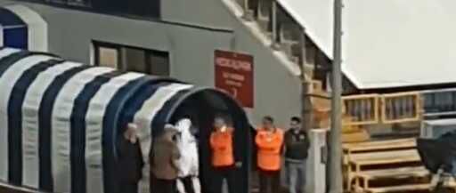 Oyundan atılan Zaniolo sinir krizi geçirdi! Saha kenarındaki görevli neye uğradığını şaşırdı