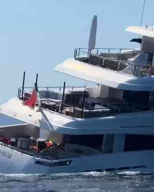 Görevlilerin kapısını açık unuttuğu 16 milyon sterlin değerindeki yat battı