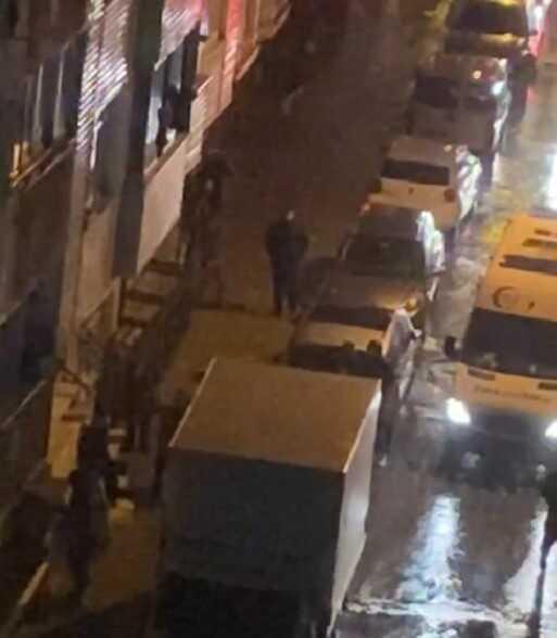 Küçükçekmece'de cinnet getiren kadın önce annesini bıçakladı sonra intihara kalkıştı