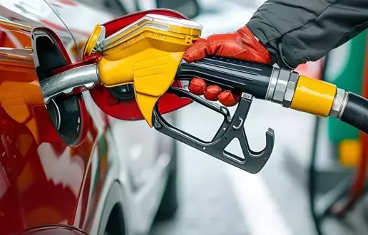 Benzine gece yarısı 1 lira 61 kuruşluk zam