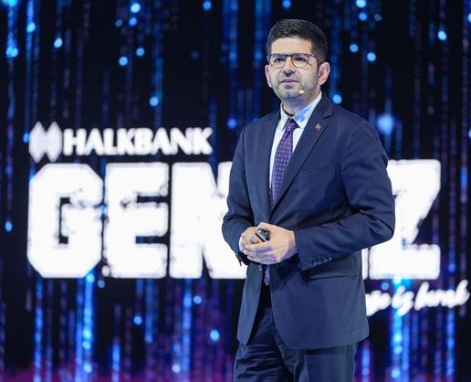 >Cumhurbaşkanlığı Yatırım ve Finans Ofisi Başkanı Burak Dağlıoğlu, Halkbank Gençİz'25 Zirvesi'nde konuştu Açıklaması