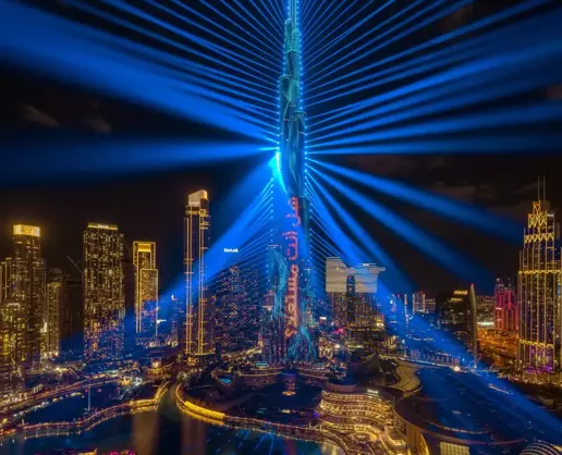 >Birleşik Arap Emirlikleri 2026'ya Görkemli Gösterilerle Girdi