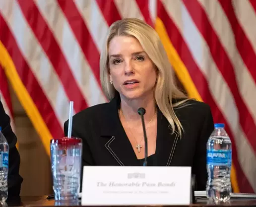 >ABD Adalet Bakanı Bondi: Maduro, Amerikan adaletinin tüm gazabıyla karşı karşıya kalacak