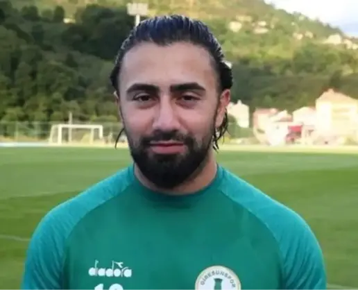 >Çekdar Orhan'a ceza mı verildi, neden ceza verildi? Saç Örme akımına katılan futbolcu Çekdar Orhan'a ceza verildi mi?