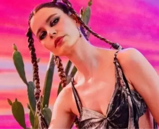 >CapitaliZoo Beren Saat şarkı sözleri (TÜRKÇE ÇEVİRİ) Beren Saat klip izle!