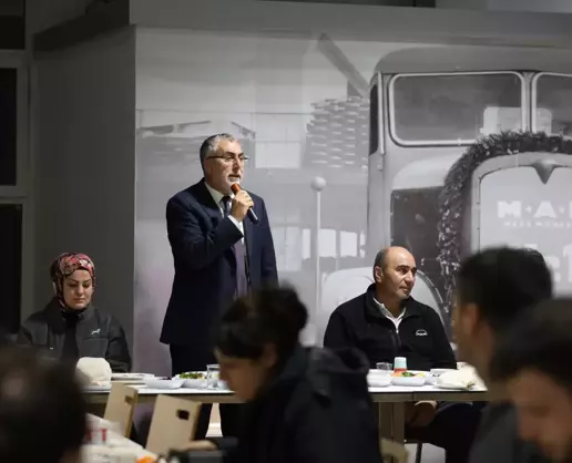 >Bakan Işıkhan, işçilerle iftar yaptı