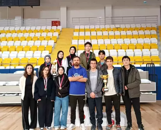 >Bayburt Fen Lisesi öğrencilerinden satrançta başarı