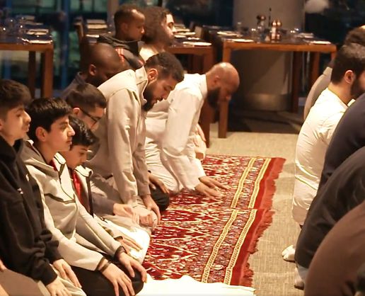 >Manchester United iftar yemeği düzenledi