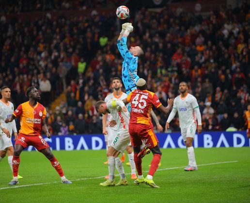 >Galatasaray, Alanyaspor'u geçerek ligdeki iç saha yenilmezliğini 31 maça taşıdı