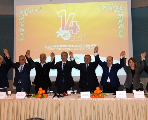 >Adana'daki Uluslararası Portakal Çiçeği Karnavalı'nda Yağış ve Çöl Tozu Etkisi