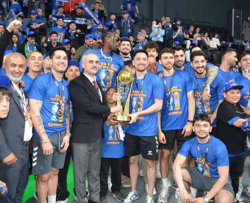 >Çayırova Belediyespor, Süper Lig'e yükselişi coşkuyla kutladı