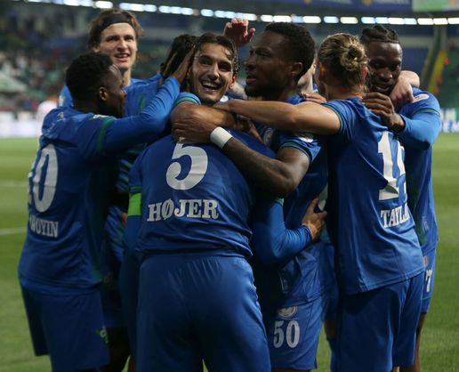>Gol oldu yağdılar! Rizespor, Samsunspor'u sahadan sildi