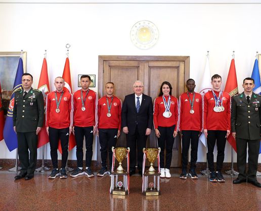 >Milli Savunma Bakanı Yaşar Güler, TSK Spor Gücü personelini kabul etti