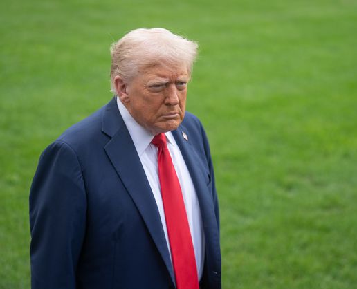 >Trump: İsrail artık Lübnan'ı bombalamayacak