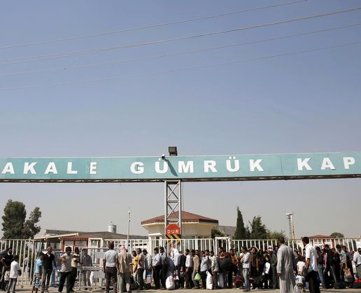 >Akçakale sınır kapısı 12 yıl sonra pasaport ile geçişlere açıldı
