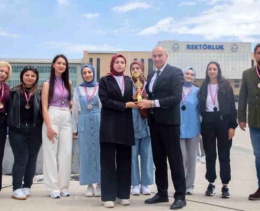 >EBYÜ Bahar Şenlikleri'nde dereceye girenlere ödülleri verildi