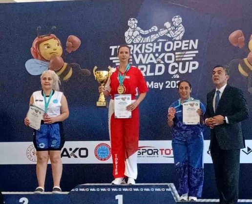 >Sandıklılı sporcudan Kick Boks Kupası'nda büyük başarı