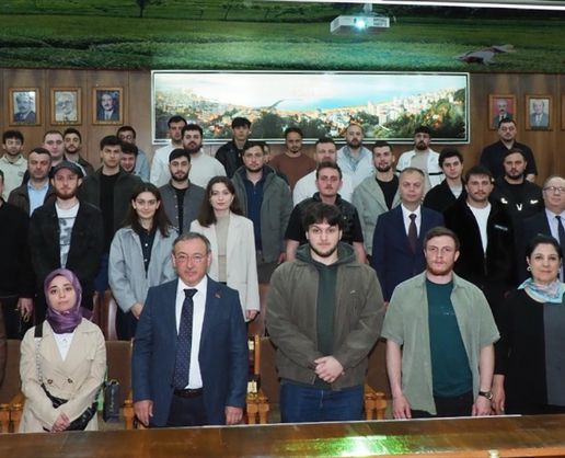 >ÇAYKUR Genel Müdürü Alim genç üreticilerle buluştu