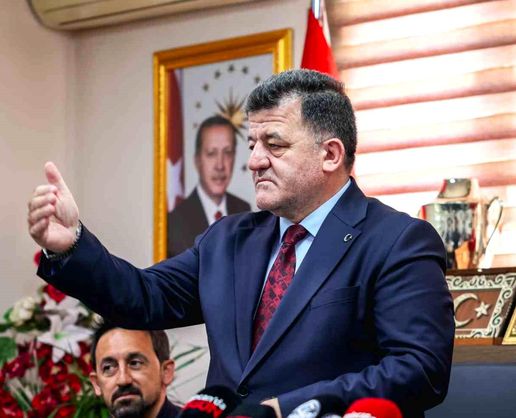 >Kulüpte imza yok, sosyal medyada milyonlar konuşuluyor