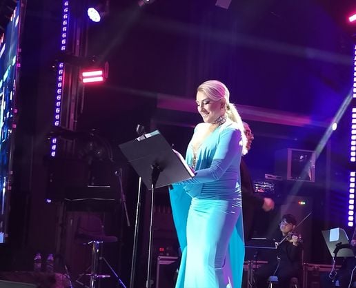 >Sanatçı Muazzez Ersoy Antalya'da sahne aldı
