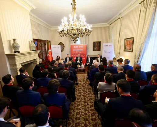 >Bakan Bolat Paris'te Türk İş İnsanlarıyla Buluştu