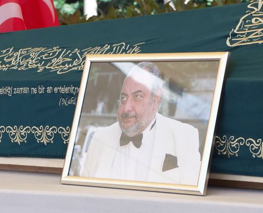 >Gazeteci Reha Muhtar Muğla'da Hayatını Kaybetti, Son Yolculuğuna Uğurlandı